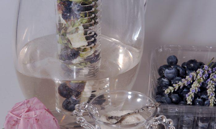 Art in a Pitcher: Infused Blueberry Iced Tea 