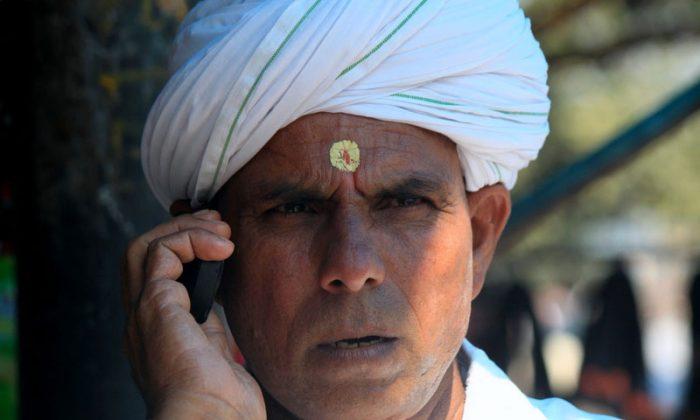  Mobile Phone Savvy Indians Outnumber Overall US Population