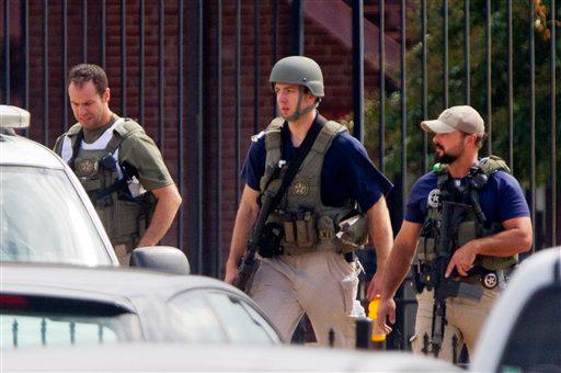 Navy Yard Shooting: 13 Dead in Rampage, 1 Shooter Dead, Another at Large