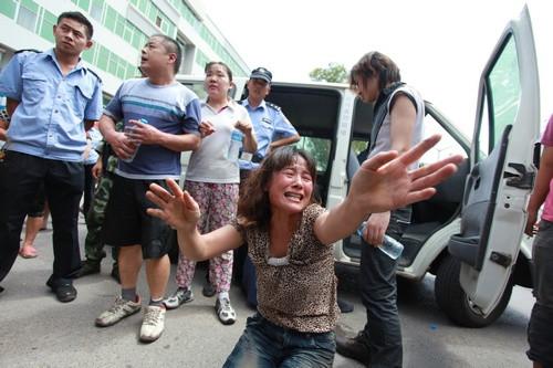 Record of Brutality in China’s Cities: Chengguan in Photos