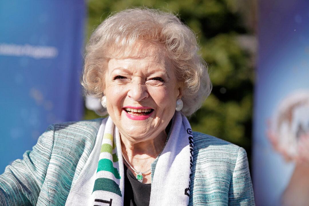 Betty White Dead? ‘Dyes Peacefully In Her Los Angeles Home’ Article Just a Hoax; Actress Hasn’t Died
