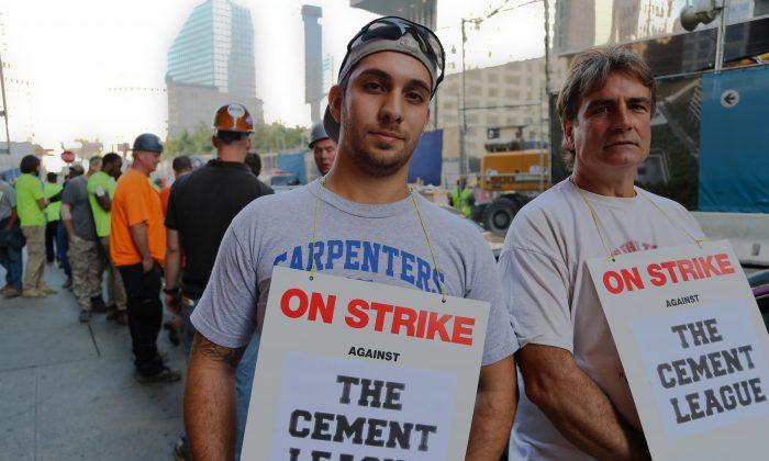 New York City: Carpenters Strike at World Trade Center