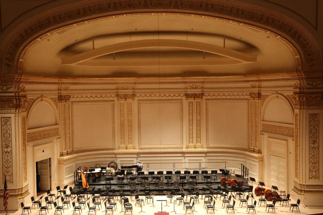 Shen Yun Symphony Orchestra’s Blend of East and West Enchants Audience