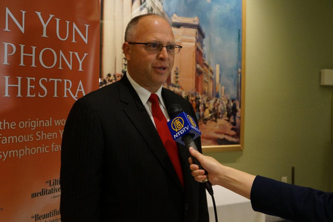 Executive Transported to Heavenly Place by Music of Shen Yun Symphony Orchestra