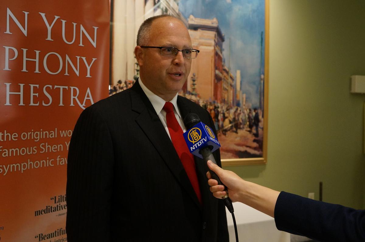 Executive Transported to Heavenly Place by Music of Shen Yun Symphony Orchestra