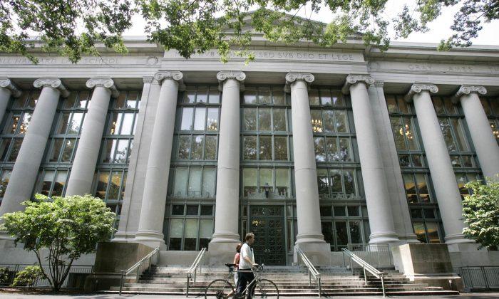 Harvard Law School Cancels Coat-of-Arms Over Slavery