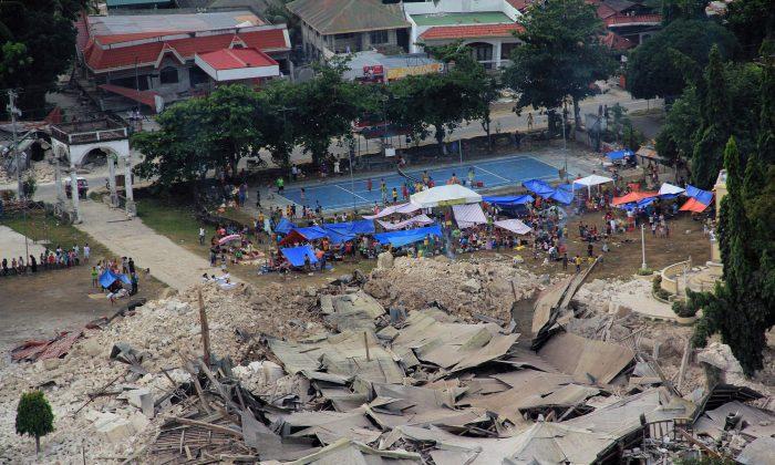 7.2 Earthquake Hits Philippines, Followed by Aftershocks; 186 Dead