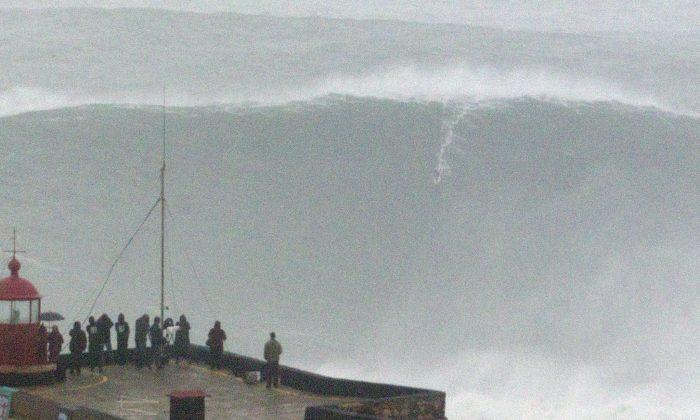 Carlos Burle May Have Set New Surfing Record with Monster Wave (+Video)