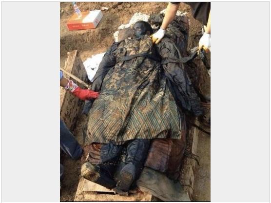 Mummy and Two Skeletons Unearthed in Central China