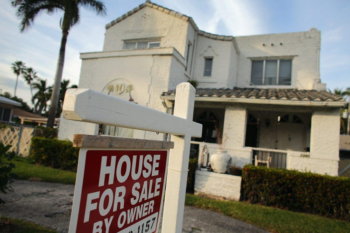 A “For Sale” sign is posted in front of a house in Hollywood, Fla., on Nov. 28, 2012. (Joe Raedle/Getty Images)