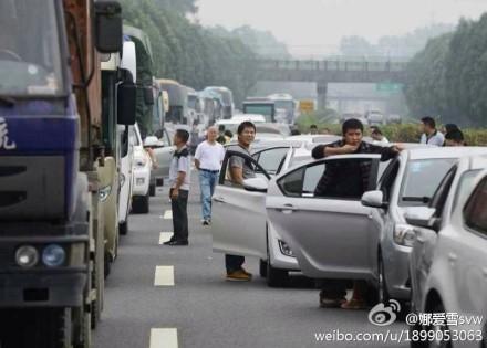 19 Hurt in 34-Vehicle Pileup on China’s National Day 