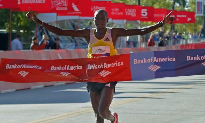 Running Couple Says ‘I Do’ at Mile 8 of Chicago Marathon
