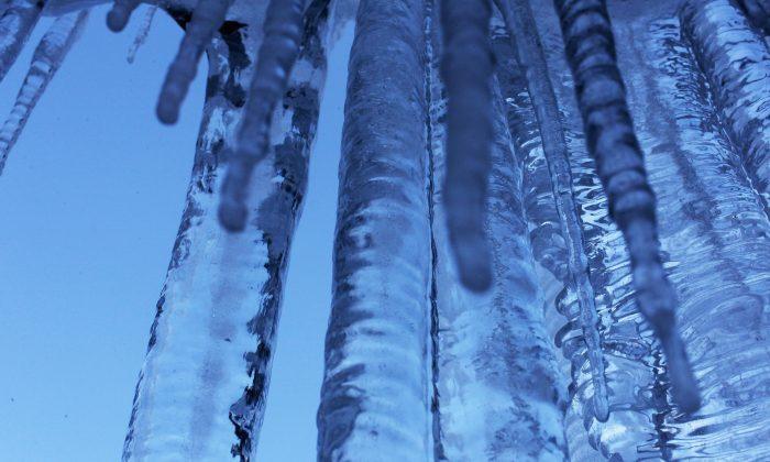 How Water Purity Affects the Formation of Icicles
