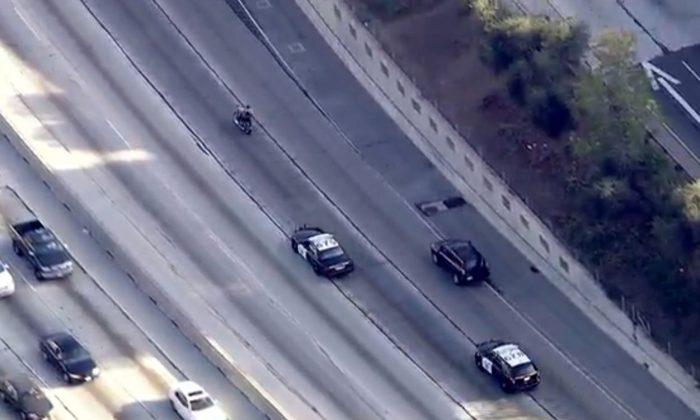 Motorcycle Chase: Police Pursue Suspect in Los Angeles on 101 Freeway