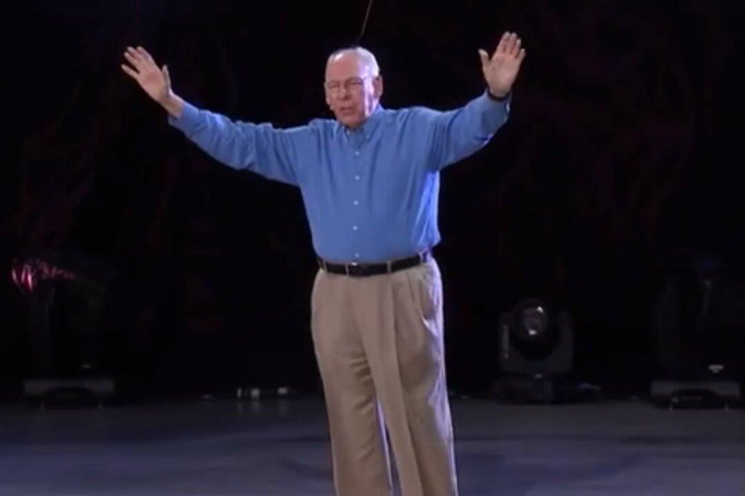 Rafael Cruz, Father of Ted Cruz, Suggests Obama is a Muslim (+Video)