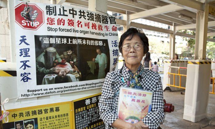 Ninth Anniversary of ‘Nine Commentaries’ Finds Mainlanders Busy Quitting the Party
