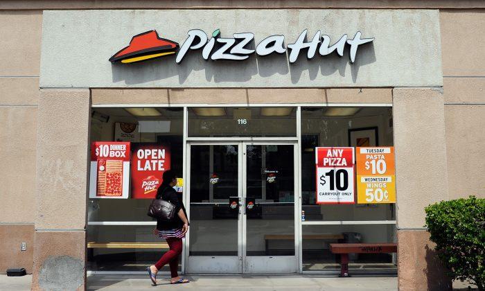 Pizza Hut Franchisee Goes Bankrupt, to Close 300 Restaurants