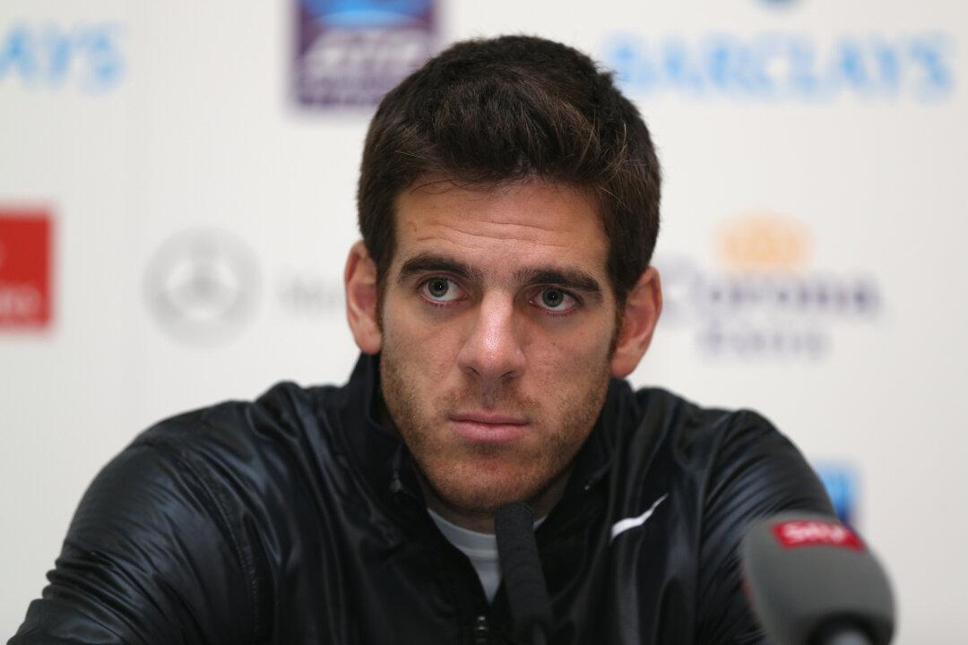 Tennis Star Robbed in Paris After Stopping to Sign an Autograph