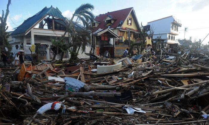 30 Family Members Missing: Typhoon Haiyan Leaves Family Members Silent, Woman Says