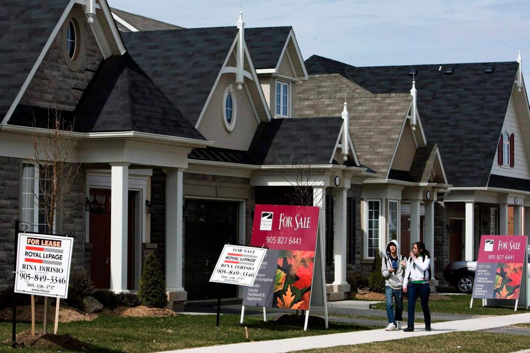 A Quarter of Canadians Struggling to Pay Their Mortgages: CMHC