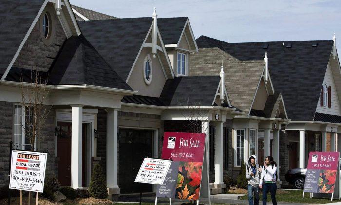 A Quarter of Canadians Struggling to Pay Their Mortgages: CMHC