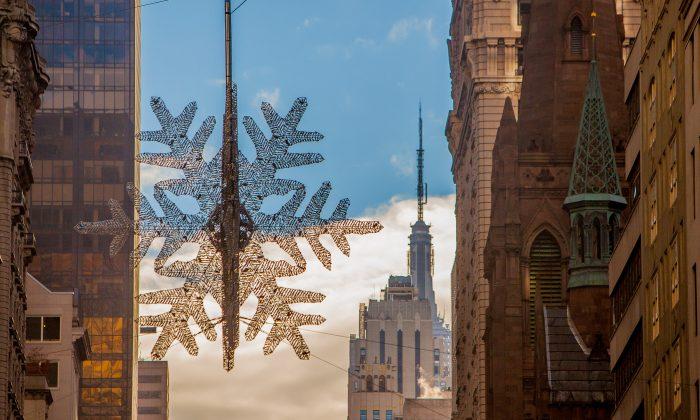 Giant UNICEF Snowflake Is Up for Saving Children