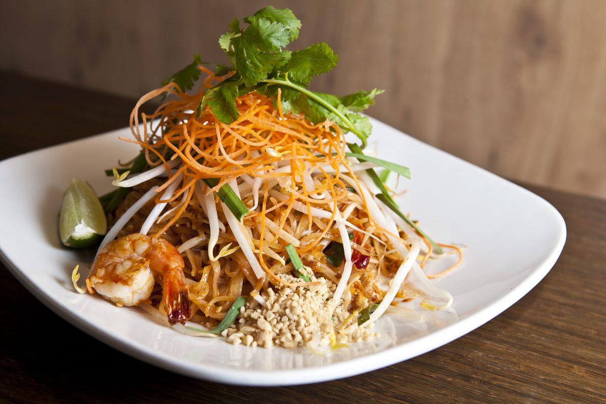 Pad Thai with shrimp. (Samira Bouaou/Epoch Times)