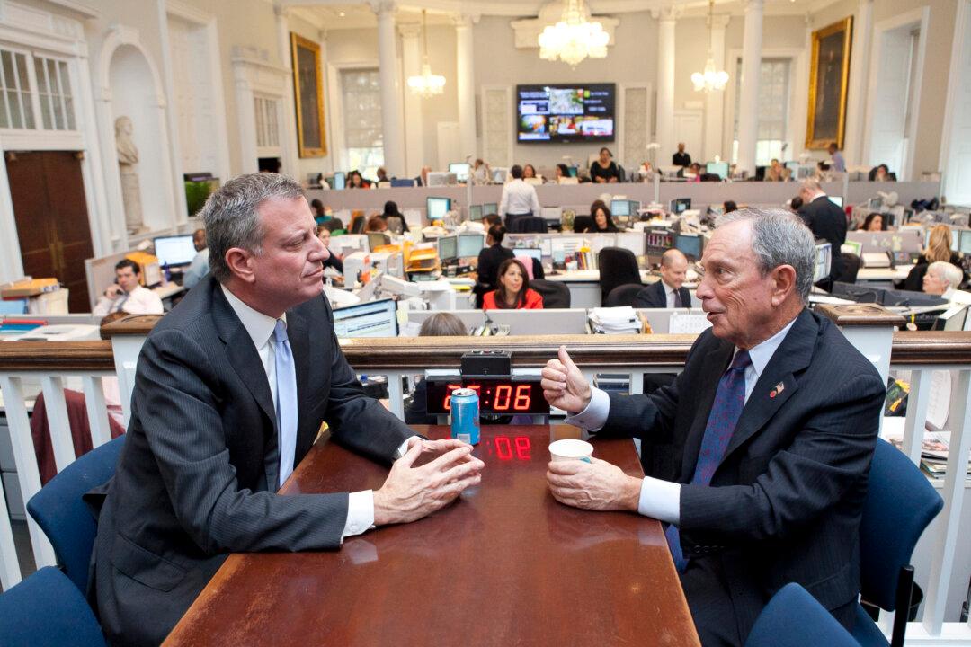 NYC Mayor-Elect de Blasio Talks Transition With Mayor Bloomberg