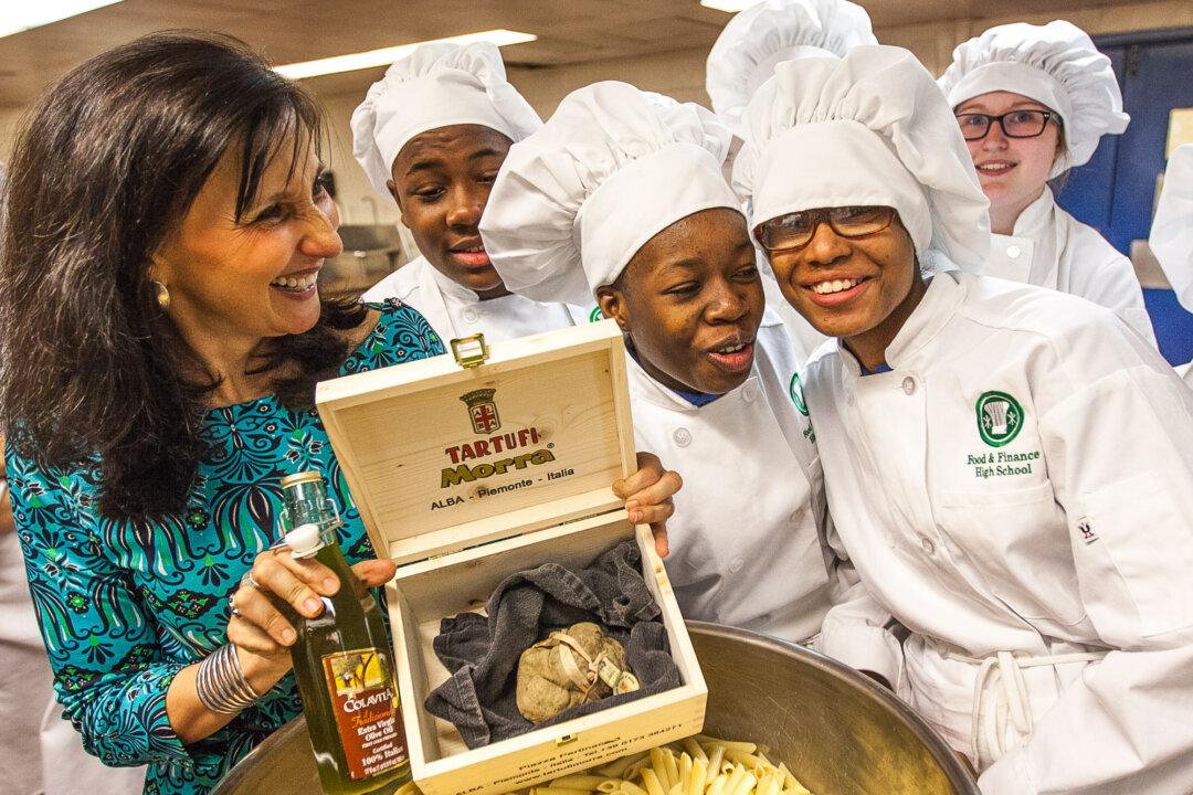 Mayor-Elect de Blasio Finds Good Home for $8,000 Donated Truffle