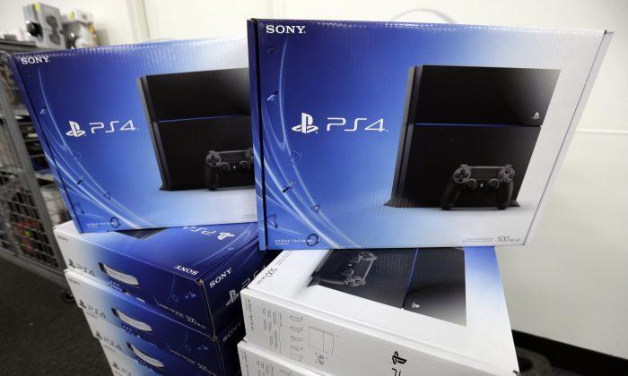 PS4 vs Xbox One Comparison: PlayStation 4, Xbox One Get 7.2M in Sales