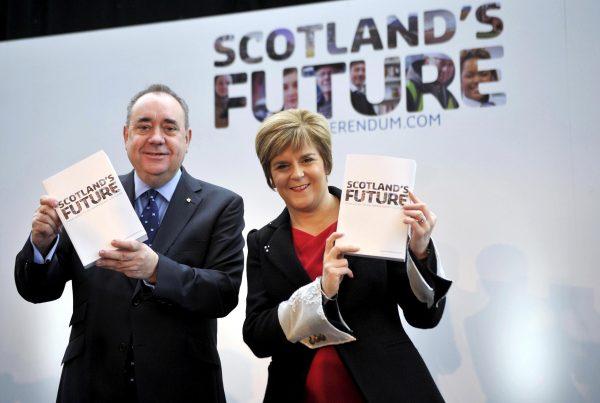 Scottish First Minister Alex Salmond (L) and Deputy First Minister Nicola Sturgeon presented the White Paper for Scottish independence in Glasgow on Nov. 26, 2013. (Andy Buchanan/AFP/Getty Images)