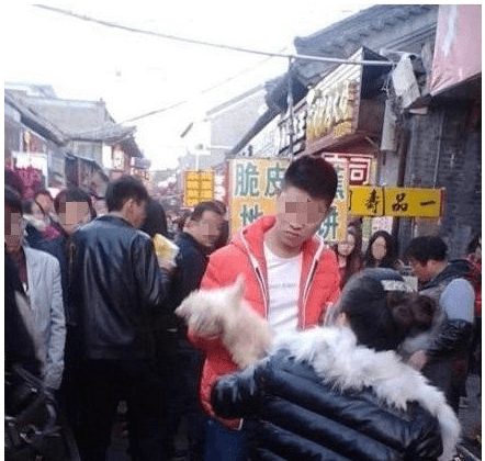 Chinese Man Beats Puppy to Death at Market