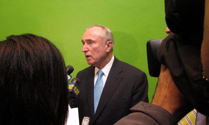 Would Bill Bratton Take Pay Cut to Become Next NYPD Commissioner?