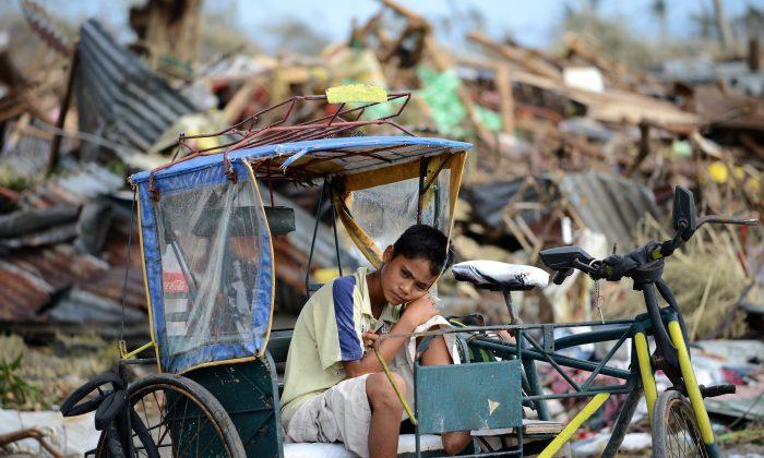 Typhoon Yolanda Latest Update: Victims Plead for Aid in Philippines