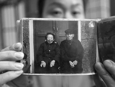 Chinese Couple Married for 75 Years Die Less Than a Day Apart