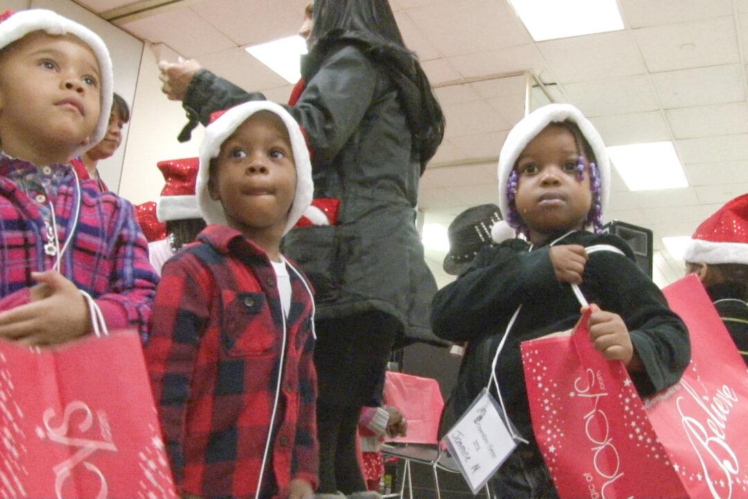 Poor Children Get to Visit ‘Santaland’ at Macy’s