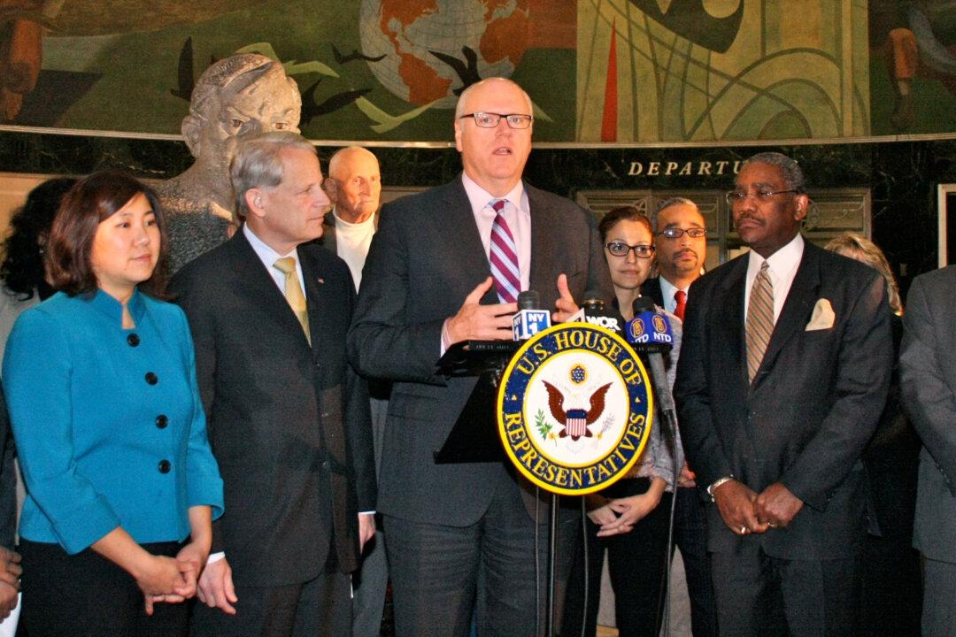 Officials and Supporters Push for Silent Skies Act