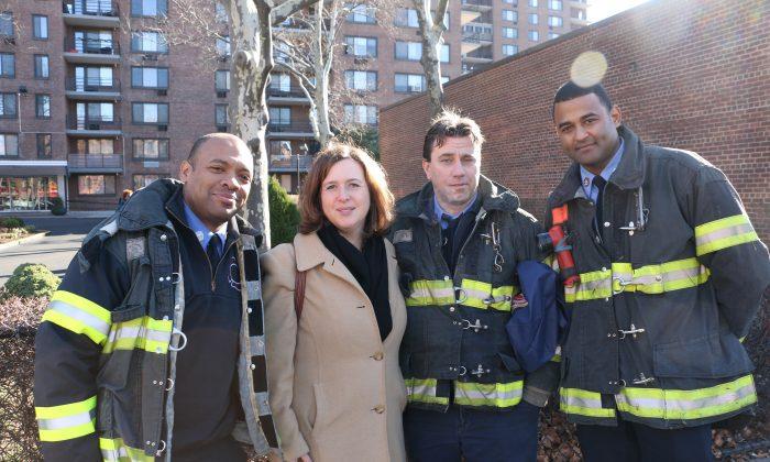 Firefighters Deliver Holiday Meals to New York’s Elderly 