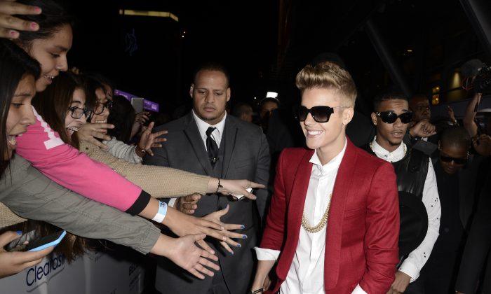 Justin Bieber Twitter: Bieber Hasn’t Tweeted Since Police Raided His Home