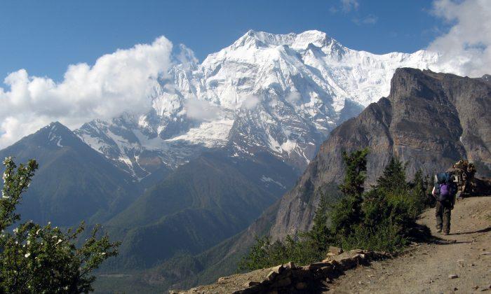 Nepalese Woman Chases British Tourist on a Mountain Path After Row Over Cup of Tea