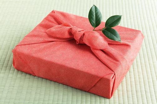 Alternative Gift Wrapping for a Green Christmas