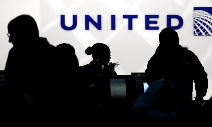 United Airlines Plans to Buy 100 Small Electric Planes for Regional Flights
