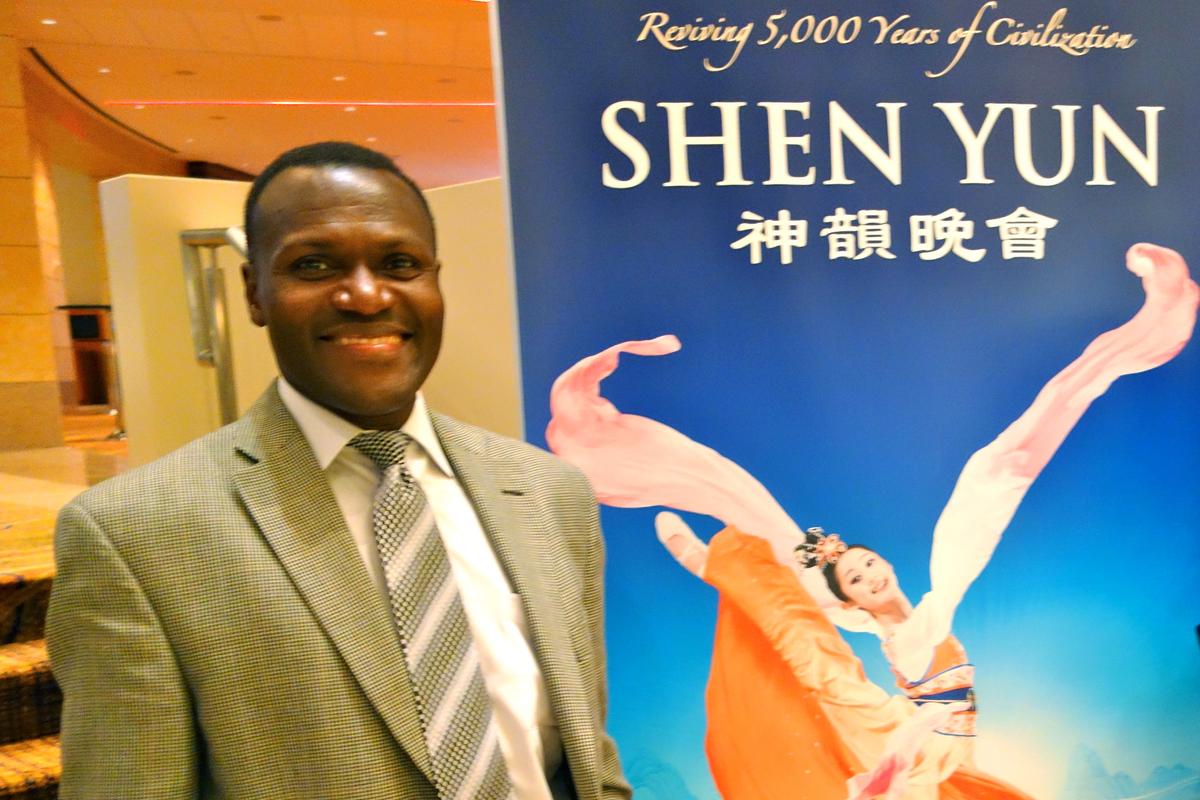 Atlanta Fan Comes Every Year for Shen Yun Perfection