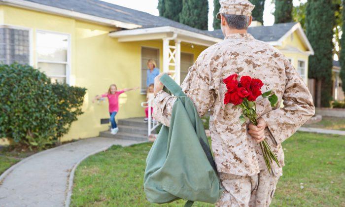 4 Heartwarming Christmas Surprises From Servicemen Home for the Holdiays