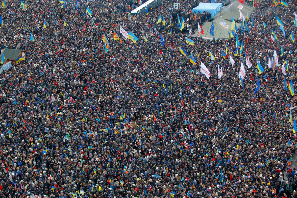 Massive Ukraine Protest Joined by Senators McCain, Murphy