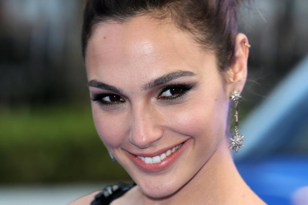 Gal Gadot Wonder Woman: Gadot Will Appear in 3 Films as Wonder Woman
