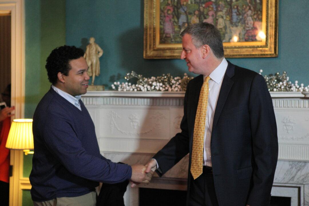 NY Mayor Bill de Blasio Greets New Yorkers at Gracie Mansion