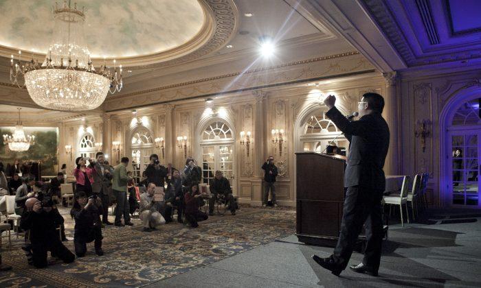 Why Is Chen Guangbiao, the Chinese Tycoon Who Wants to Buy the New York Times, Holding a Really Weird Press Conference?