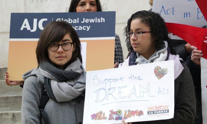 Immigrant Students Urge Cuomo to Support NYS Dream Act