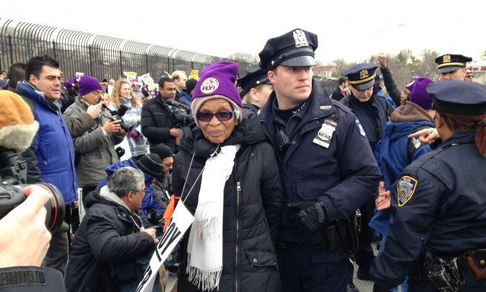 NY Airport Workers Demand Higher Living Wage